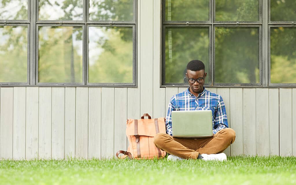 Are 15-Inch Laptops Too Big For College Students?