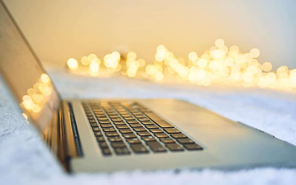 How Do I Reduce Glare On My Laptop?