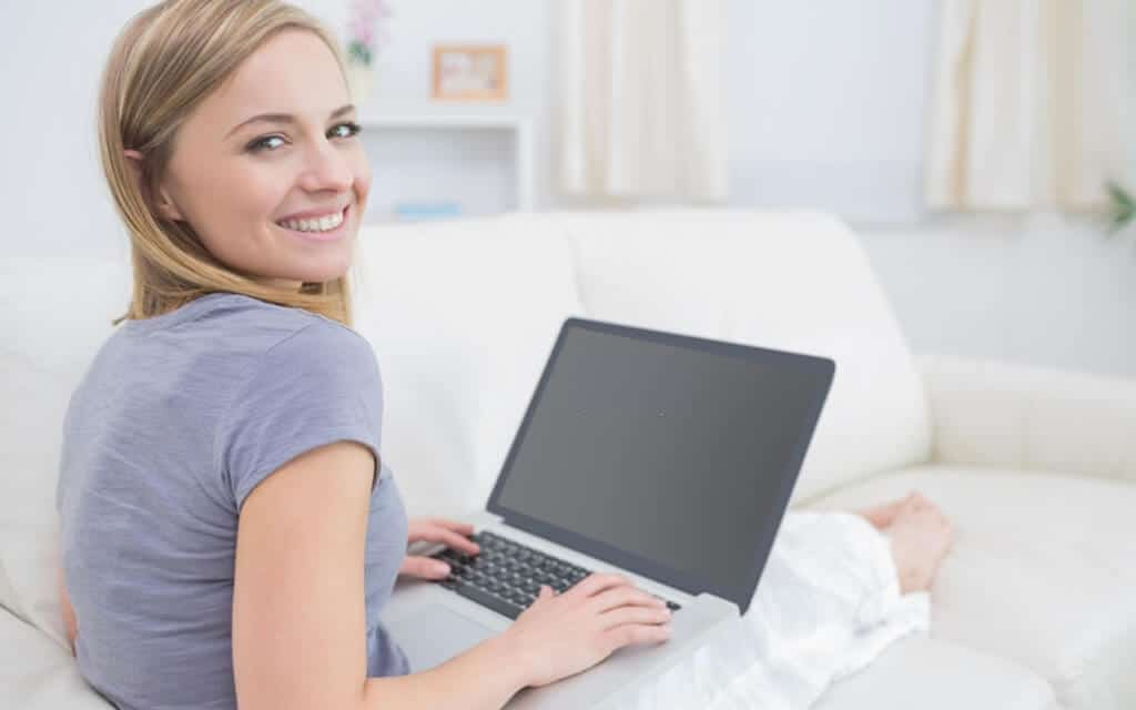 How to Turn Off Laptop Screen Without Sleep? (Windows and Macbook)