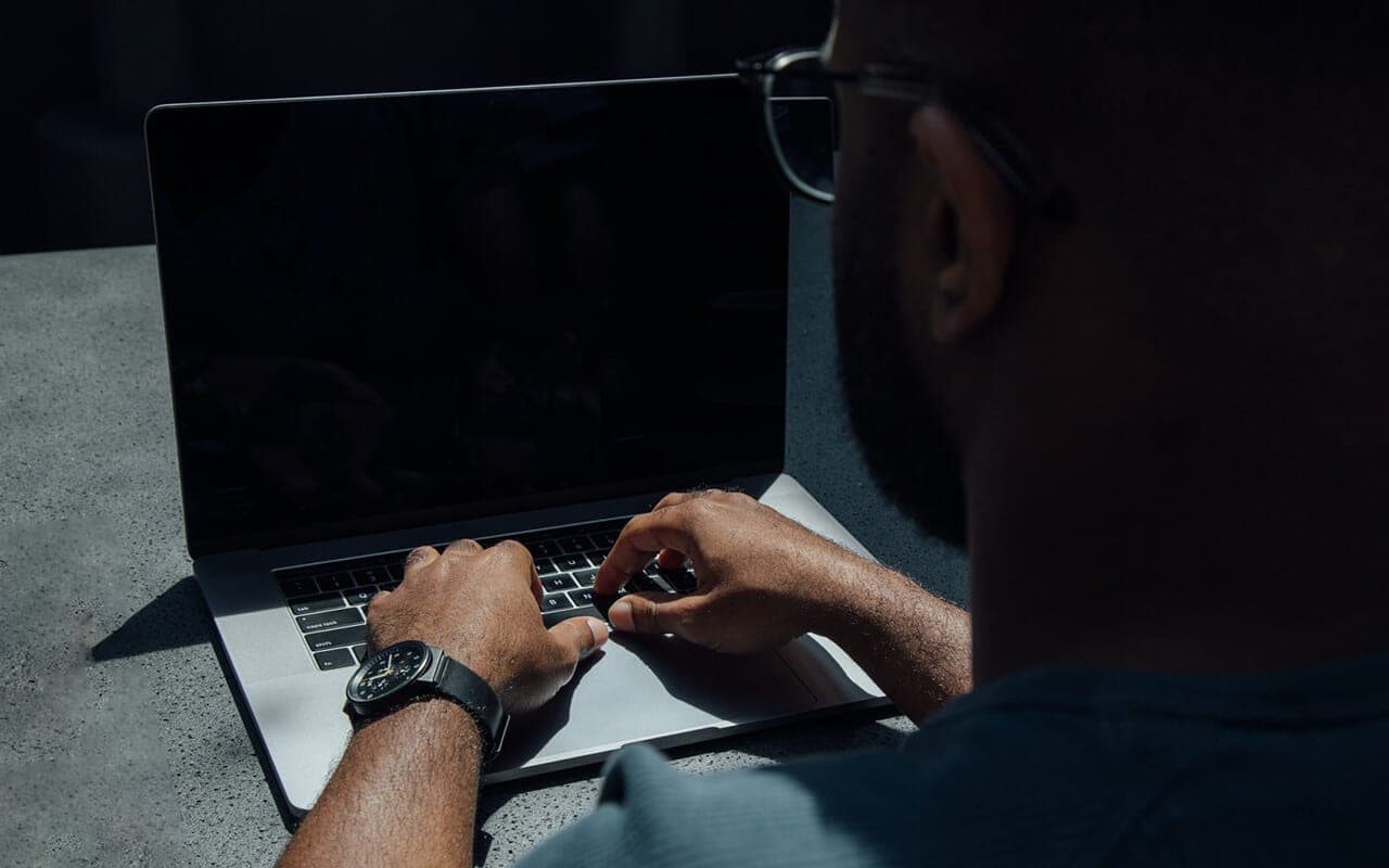 Top 7 Ways to Turn Off Your Laptop Screen Without Shutting Down