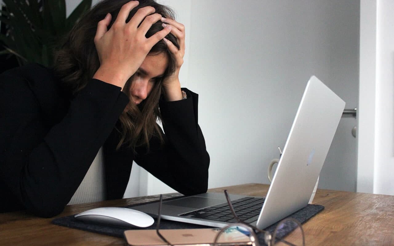 My Laptop Freezes Lines on Screen (Causes & 6 Proven Solutions)
