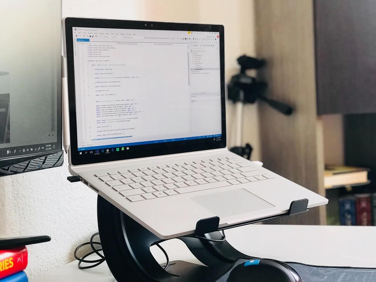 9 Reasons Why You Should Use a Laptop Stand