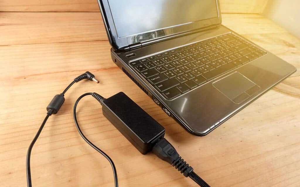 Why Does Your Laptop Turn Off When Unplugged? How to fix It